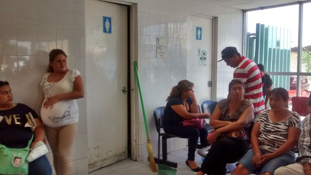El alumbramiento ocurrió en el baño del área de Urgencias del Hospital General de Torreón. (Archivo)