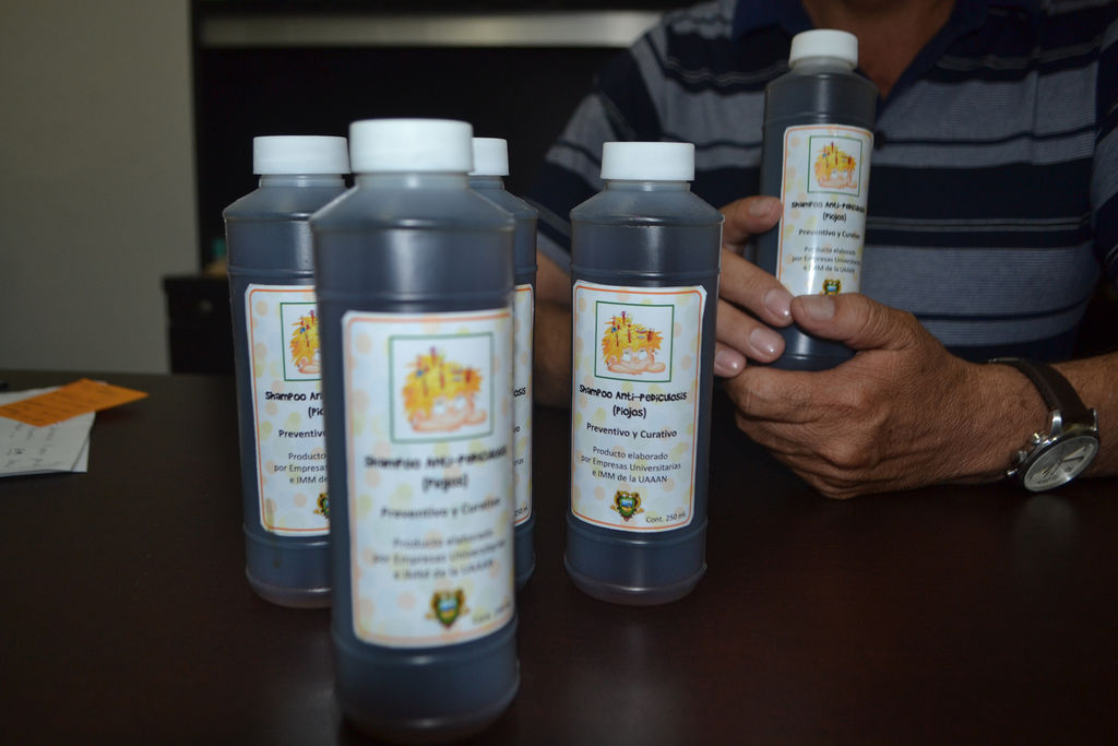 Brote. Desde principios de junio de este año, Salud Municipal adquirió algunas botellas de shampoo para eliminar los piojos. (EL SIGLO DE TORREÓN)