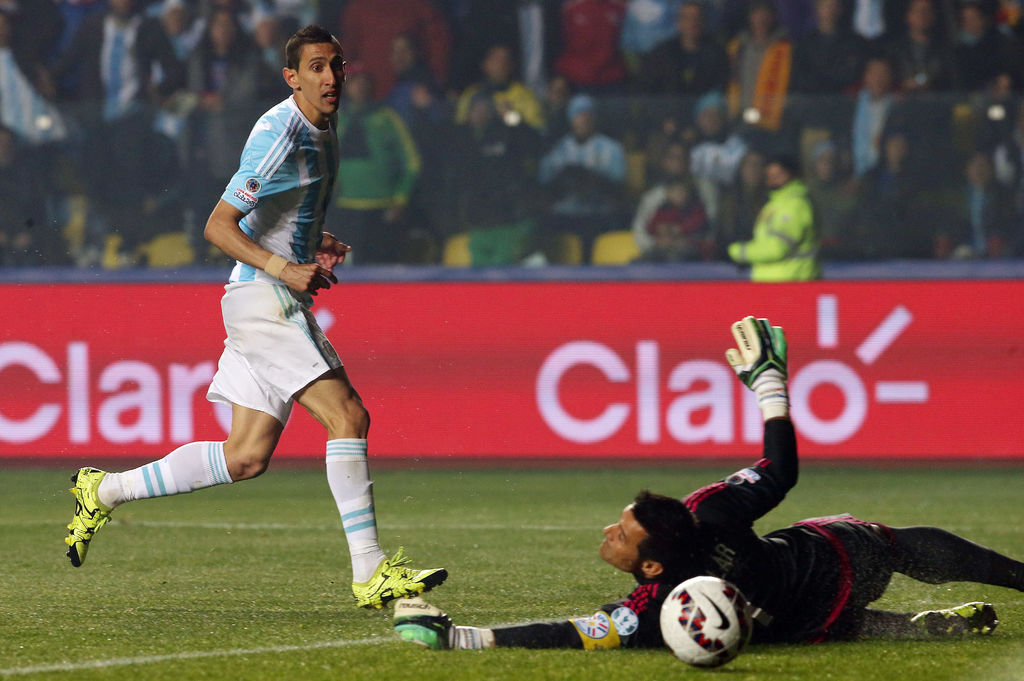 4-1. Argentina se volvió el dueño del encuentro y en el 53 de tiempo corrido Di María puso el 4-1, al aprovechar un rechazo de Villar.
