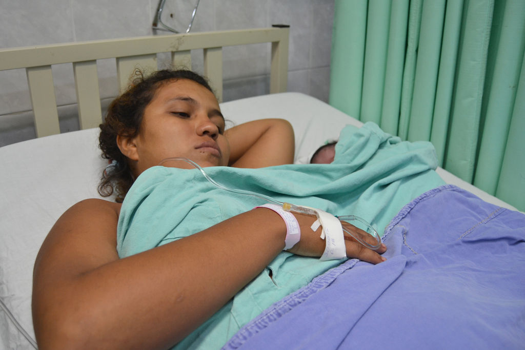 Caso. Hospital General investiga la causas que originaron el parto de Sugey Margarita Rocha en uno de los baños. (EDITH GONZÁLEZ)