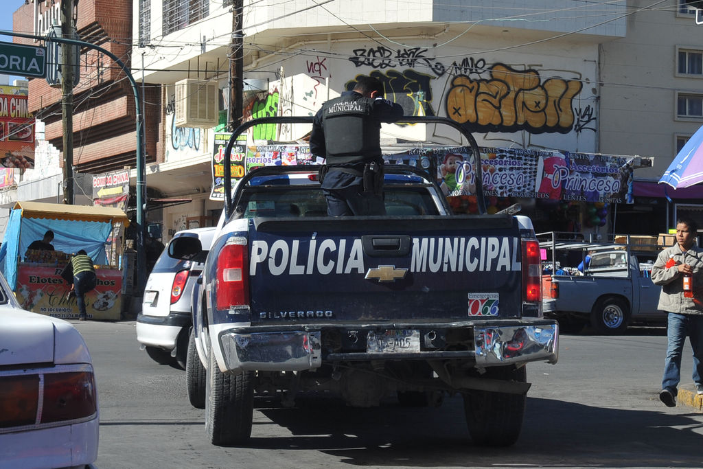 Acciones. Los agentes de la Policía Municipal de Gómez Palacio hicieron las detenciones.