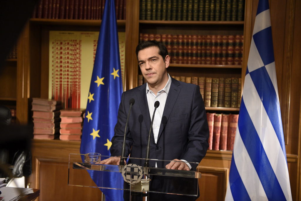 Tsipras señaló que en que en caso de ganar el 'No' en la consulta, como pide su Gobierno, habrá una 'solución sostenible' para el país. (EFE)
