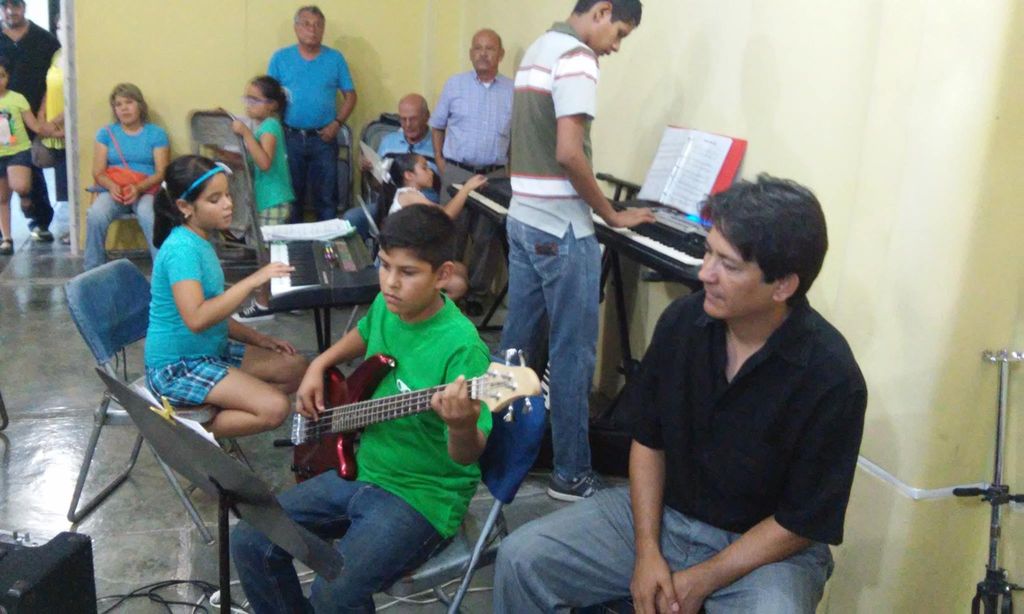 Abierto. El curso está abierto al público en general, niños, jóvenes y adultos con la inquietud de acercarse a la música.