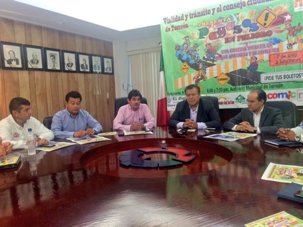 El Consejo Consultivo de Vialidad promueve la obra Payasos en Peligro, que ha resultado un éxito en Chihuahua y va dirigida a los niños. (EL SIGLO DE TORREÓN)