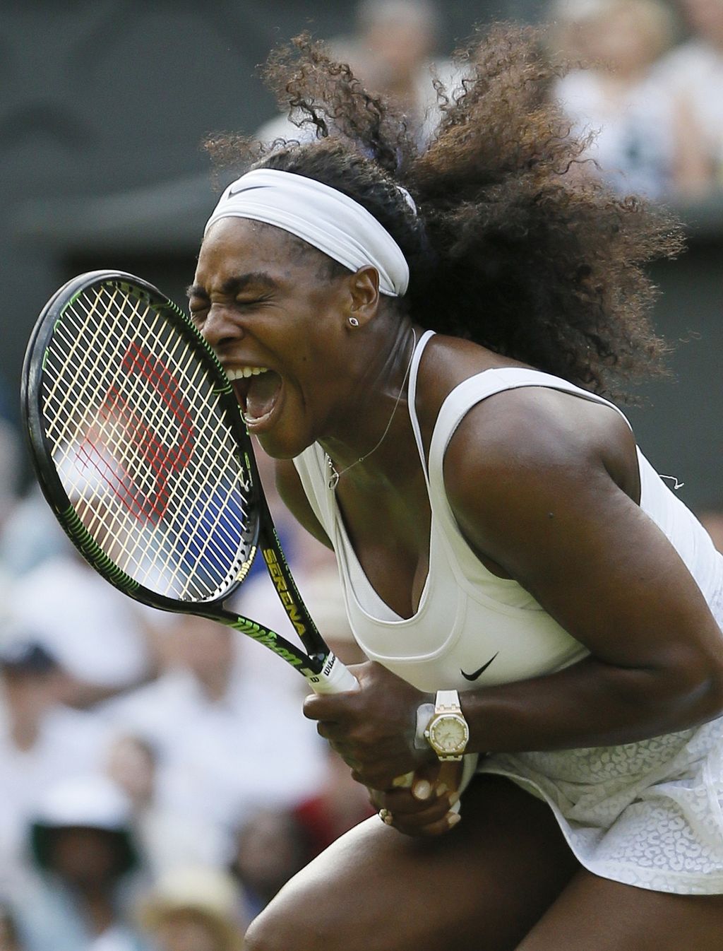 Serena Williams consiguió su pase a octavos de final tras vencer en 3 sets a la tenista local Heather Watson. 