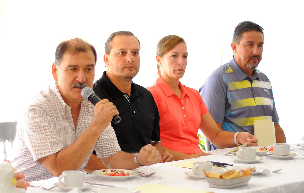 Los organizadores del segundo torneo de golf a go-go ex-aTec de Monterrey fueron enfáticos en que más allá de los premios que se otorgan, los jugadores tendrán la satisfacción de ayudar a estudiantes. (Jesús Galindo)