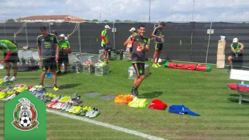 El “Chuleta” llegó en sustitución de Javier Hernández, quien fue dado de baja después de sufrir fractura en la clavícula derecha. (Twitter) 

