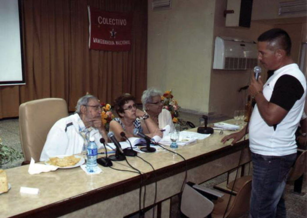 Sano. El líder de la revolución cubana reapareció para sorpresa de propios y extraños, reconocieron autoridades.