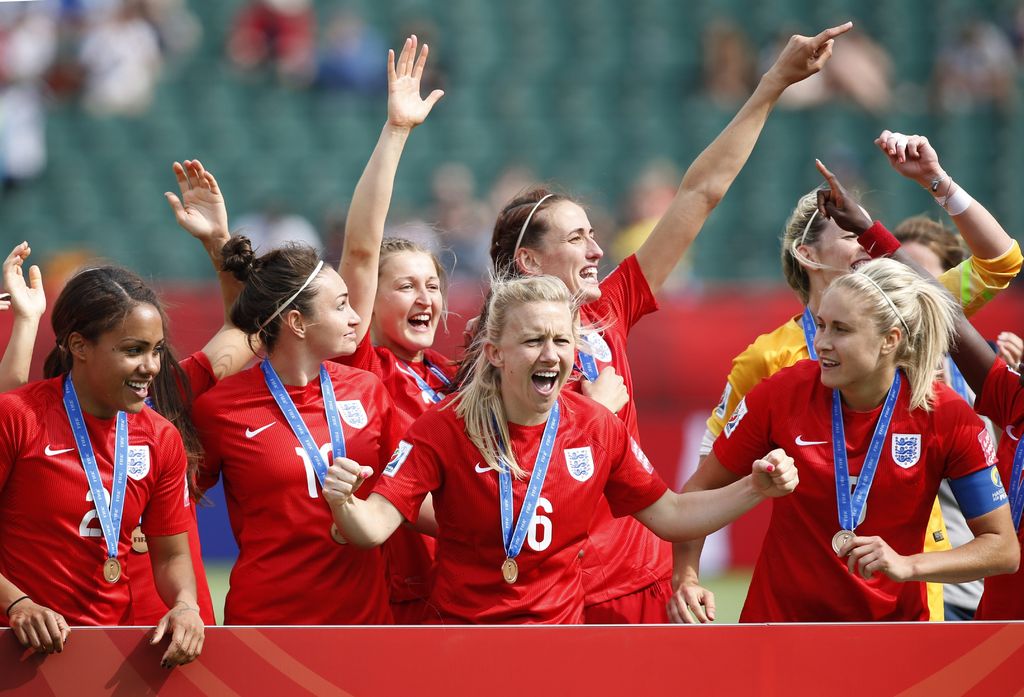 La selección femenil de Inglaterra hizo historia al conseguir el tercer lugar del Mundial Femenil de Canadá tras vencer a Alemania. Inglaterra es tercera en Mundial Femenil