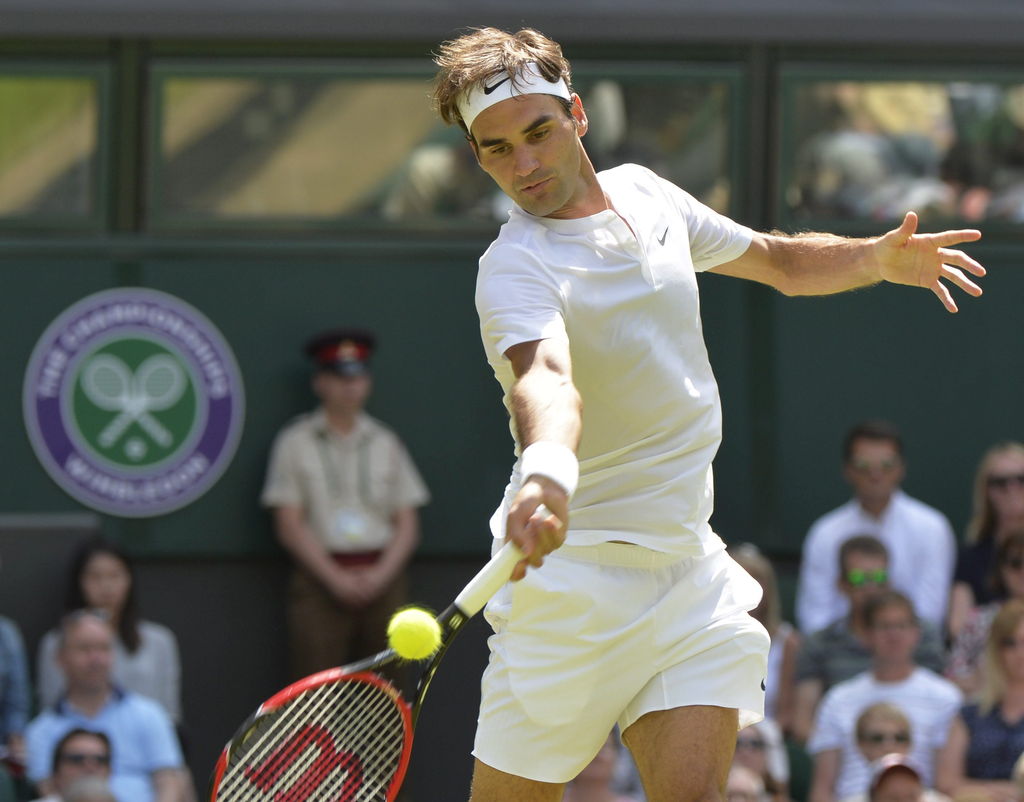 El suizo Roger Federer avanzó a los octavos de final de Wimbledon tras vencer al australiano Sam Groth; el multicampeón del grand slam se medirá en la siguiente ronda al español Roberto Bautista Agut. (EFE)