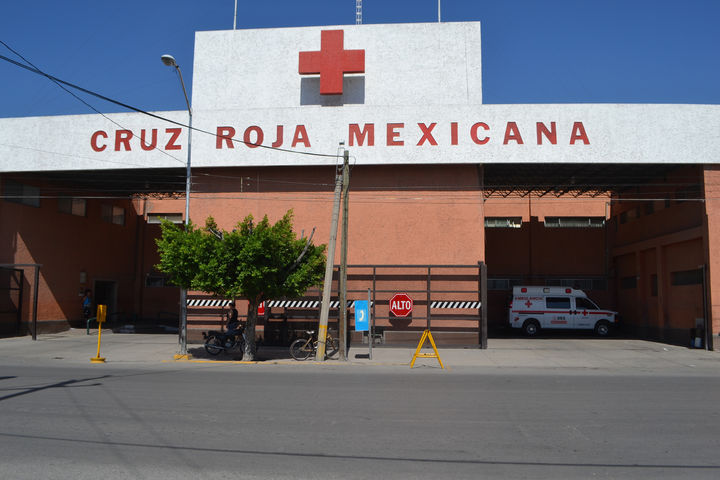 No resistió. El joven Juan Alberto Cedillo, de 23 años, no pudo resistir y murió minutos después de llegar a la Cruz Roja de Torreón; recibió un balazo en la espalda.