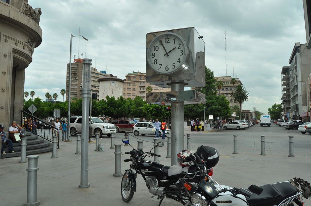 El reloj del Centro Histórico no funciona. (Guadalupe Miranda)