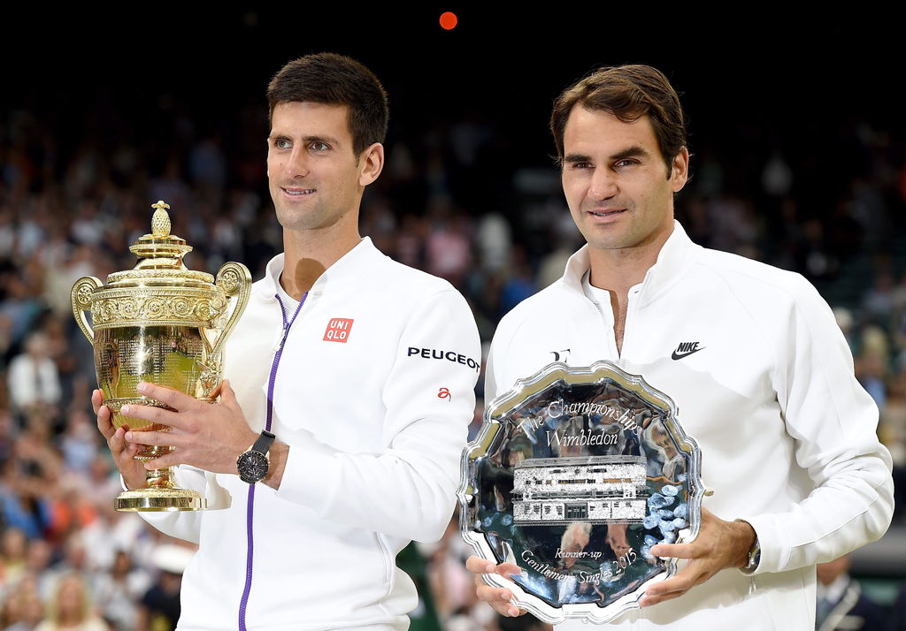 Roger Federer (d) no pudo ganar su octavo campeonato en Londres. (EFE)