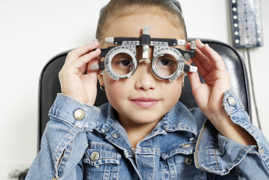 Se recomienda un examen de la vista profesional, el cual podrá determinar si existe algún defecto visual como hipermetropía, miopía y/o astigmatismo. (ARCHIVO)