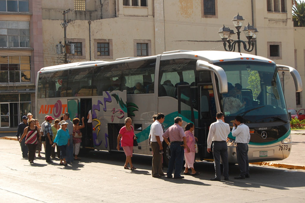 Servicios. Aumenta demanda en el servicio de transporte turístico de pasajeros.