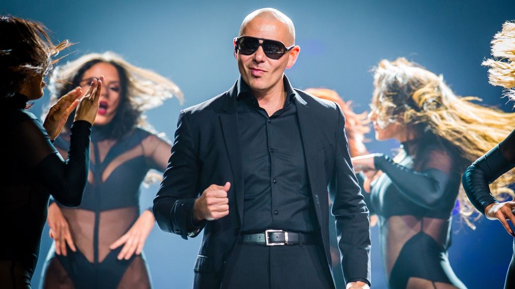 ¿Amenaza?. Al recibir un premio, el rapero Pitbull aprovechó para dedicar un mensaje al millonario Donald Trump.