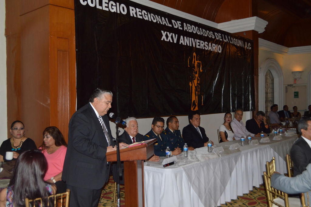 Celebran. Colegio Regional de Abogados de La Laguna reconoce a abogados destacados.