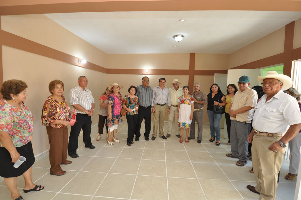 Entrega. Se concluyó y entregó el salón de usos múltiples a los pensionados y jubilados del SNTE en Gómez Palacio.