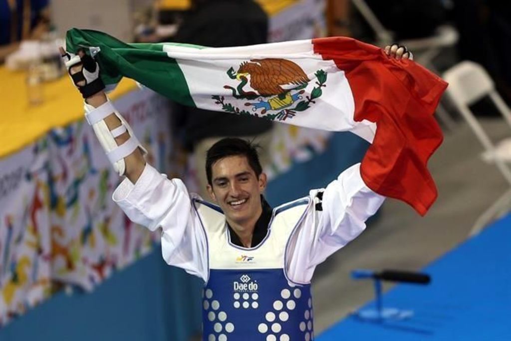 Saúl Gutiérrez aportó el segundo oro para el taekwondo mexicano en Panamericanos Toronto 2015 y el número 14 para la delegación nacional. (@CONADE)
