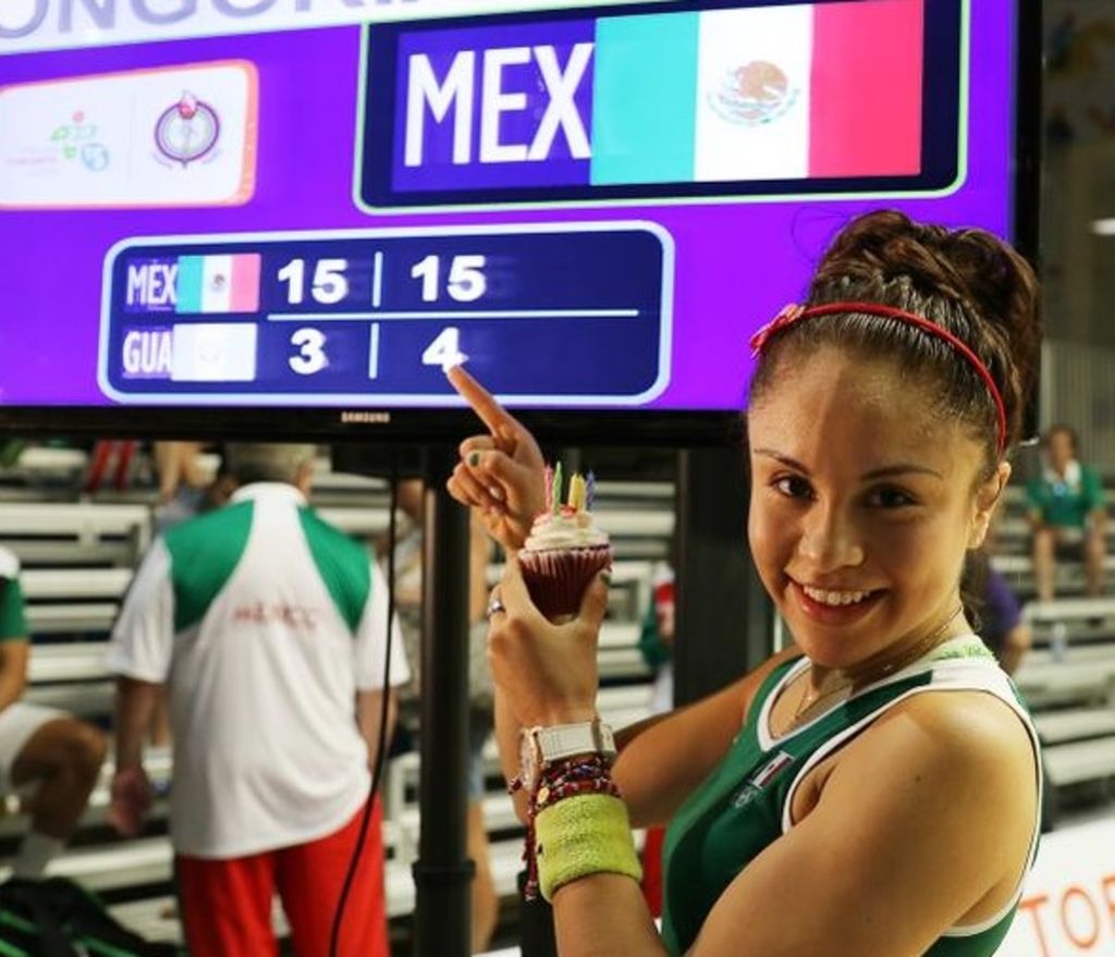 Paola Longoria celebró ayer su cumpleaños con un triunfo en los Juegos Panamericanos. Su objetivo es ganar tres medallas de oro. Paola Longoria quiere el oro como regalo