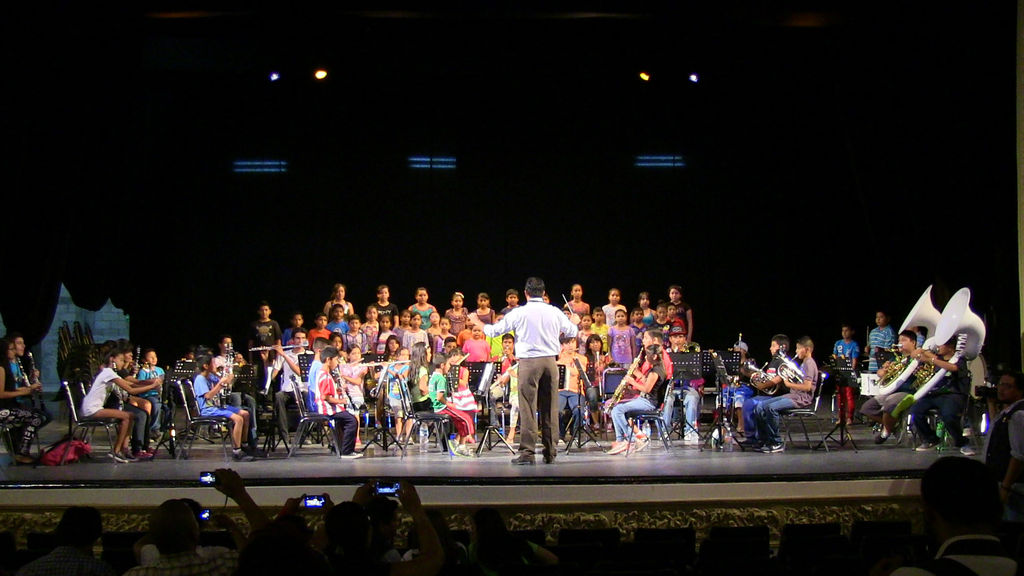 Telentosos. 46 niñas forman parte de la Banda y Coro de la colonia Santiago Ramírez que este domingo estará en Bellas Artes. (Iván Corpus)