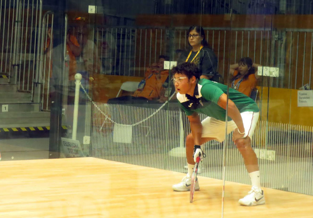 El mexicano Daniel de la Rosa durante uno de sus partidos. Daniel de la Rosa, sorpresa en raquetbol