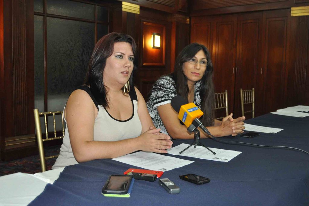 Marcha. Claudia Nevárez y Arlet Aneete presentaron los detalles durante una rueda de prensa. (GUADALUPE MIRANDA)