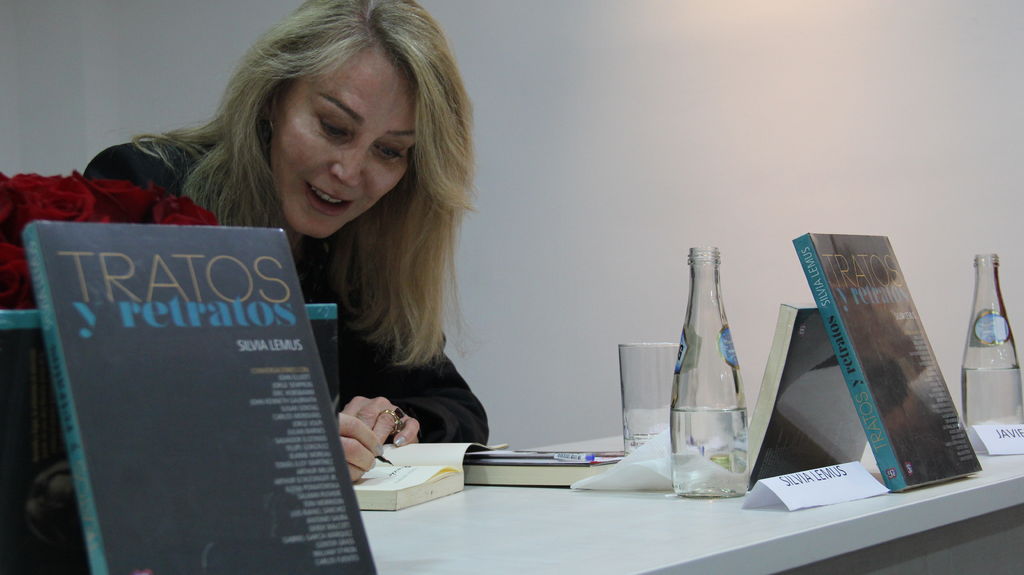 Apertura. La presentación del libro de entrevistas de Silvia Lemus fue la primera actividad del Centro Cultural Carlos Fuentes, sede del FCE en Quito, Ecuador.