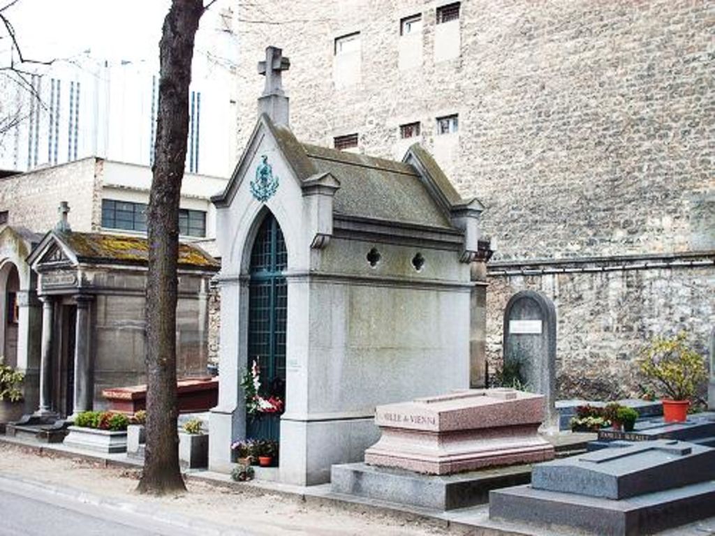 La capilla fúnebre que guarda los restos del general Porfirio Díaz, en el cementerio de Montparnasse, en París.

