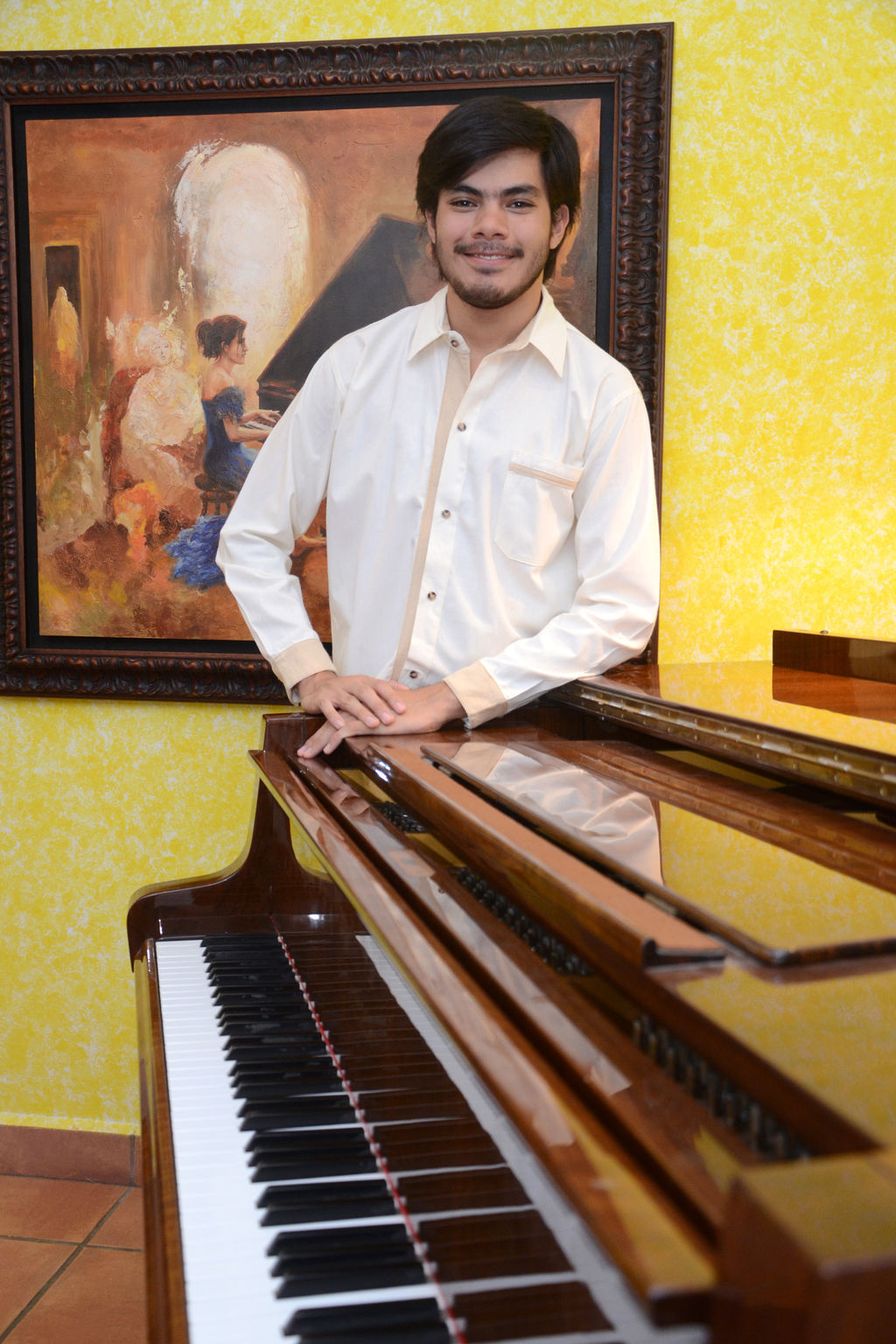 Vivir para tocar. El pianista lagunero Ricardo Acosta, quien se encuentra próximo a concluir sus estudios en Nueva York, empieza a ver cristalizados sus logros como concertista en México.