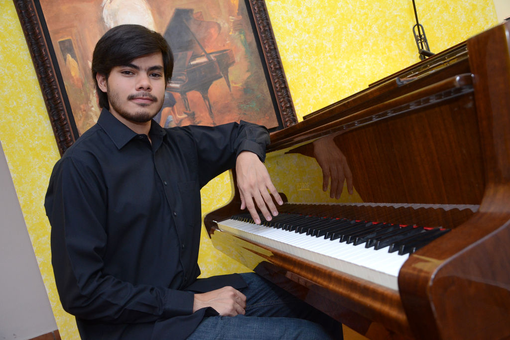 El futuro. El pianista Ricardo Acosta ya se encuentra viendo cual será el próximo destino que lo lleve a cursar su maestría.