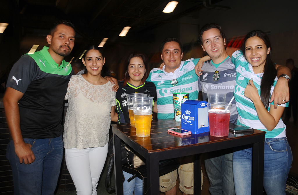 José Antonio, Rosy, Tania, Aris, Alejandro y Ana.
