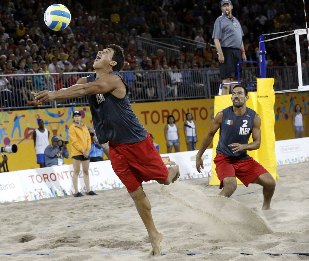 Rodolfo Ontiveros y Juan Virgen dieron la sorpresa al ganar el oro en voleibol de playa. (Notimex)