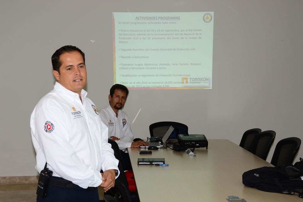Informe. Alberto Porragas Quintanilla, titular de Protección Civil presentó informe de actividades del primer semestre del 2015. (Fernando Compeán)