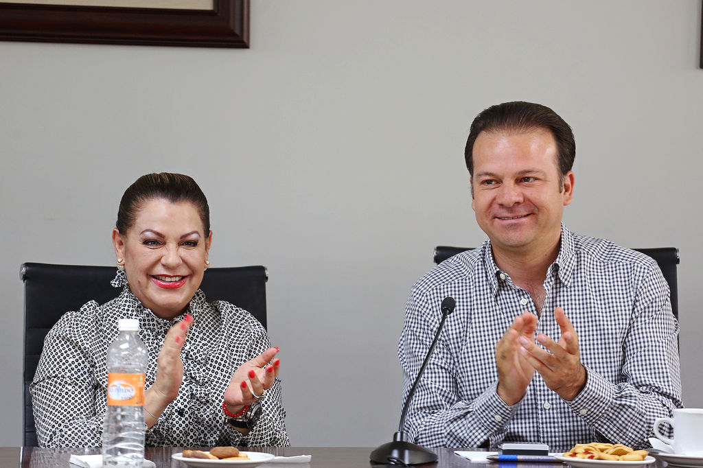 Unidos. La senadora, Leticia Herrera y el alcalde de la capital, Esteban Villegas se reunieron para mantener la unidad. (CORTESÍA)