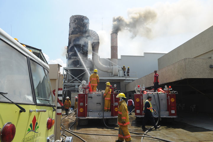 Ilesos. Afortunadamente los trabajadores de la empresa salieron del lugar rápidamente y no se registraron lesionados en el incendio.    