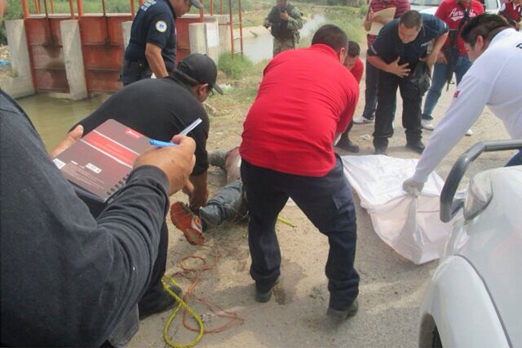 Muertos. Suman seis muertos en canales de riego de Gómez Palacio, uno de los cuerpos no ha sido localizado. 