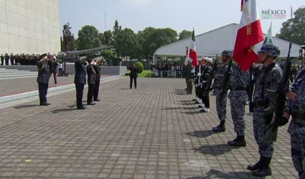 La ceremonia se llevó a cabo en la explanada de la Secretaría de Marina. (Twitter)