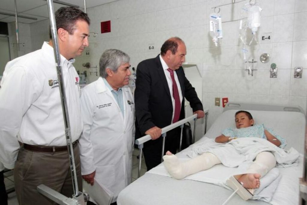 En su visita indicó que Coahuila prestará la atención médica que sea necesaria sin costo para estos pacientes.