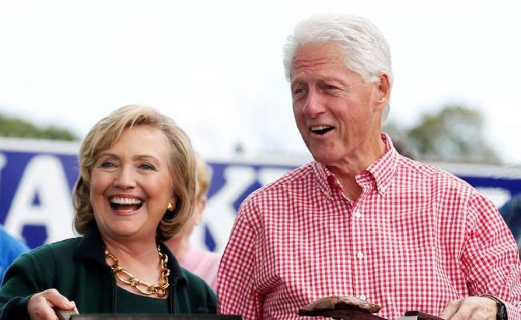 La campaña de Hillary Clinton publicó en internet todas las declaraciones de la renta desde 2007. (ARCHIVO)