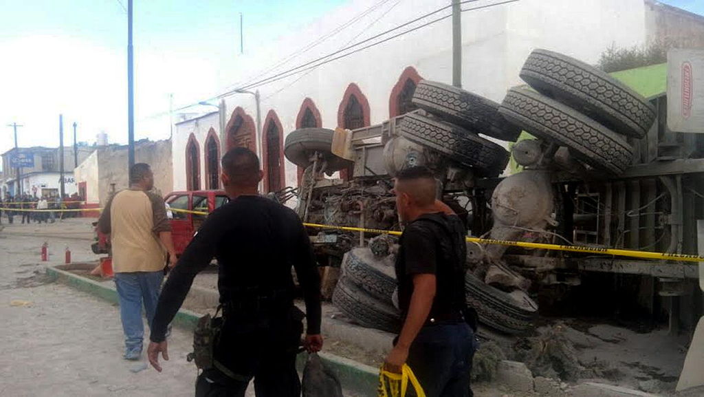 Con fe. Una gran tragedia se registró en Zacatecas al quedarse camión sin frenos.