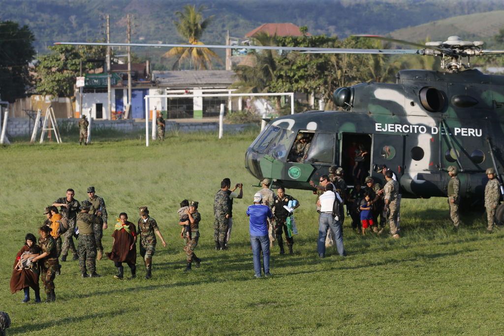 Libres. La Policía y las Fuerzas Armadas rescataron a 39 personas, entre ellas 26 niños y 13 mujeres, que se encontraban en la selva.