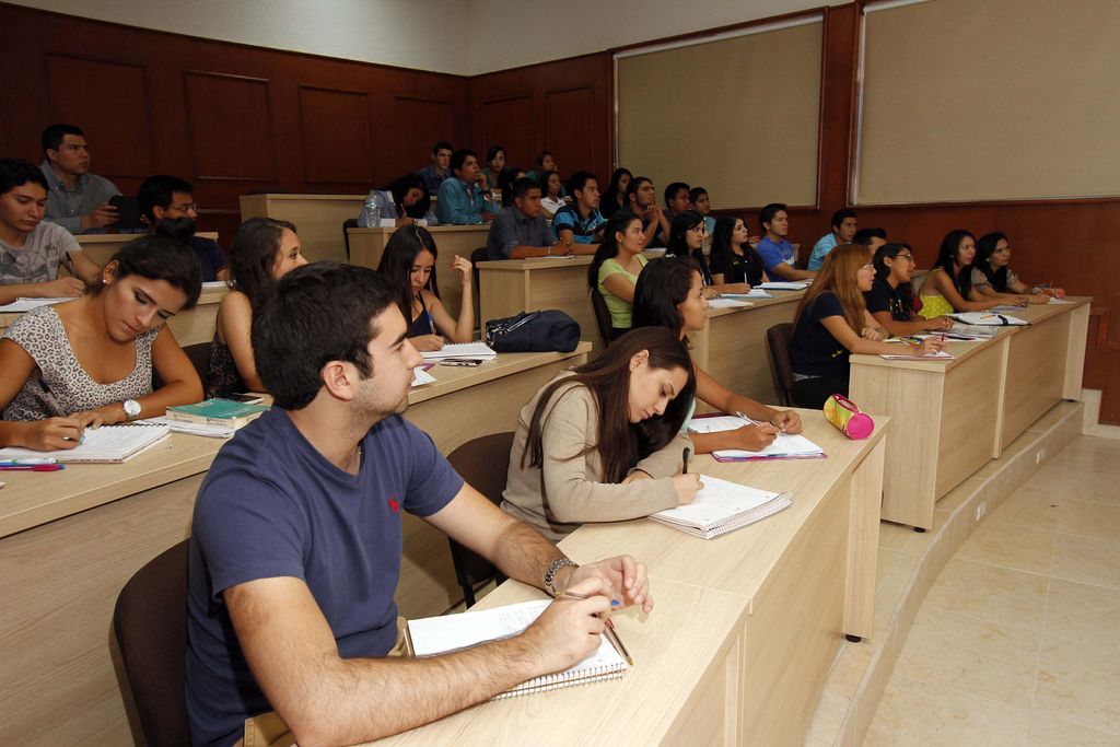 Aspirantes. Aún hay oportunidad para que los jóvenes ingresen a la universidad.