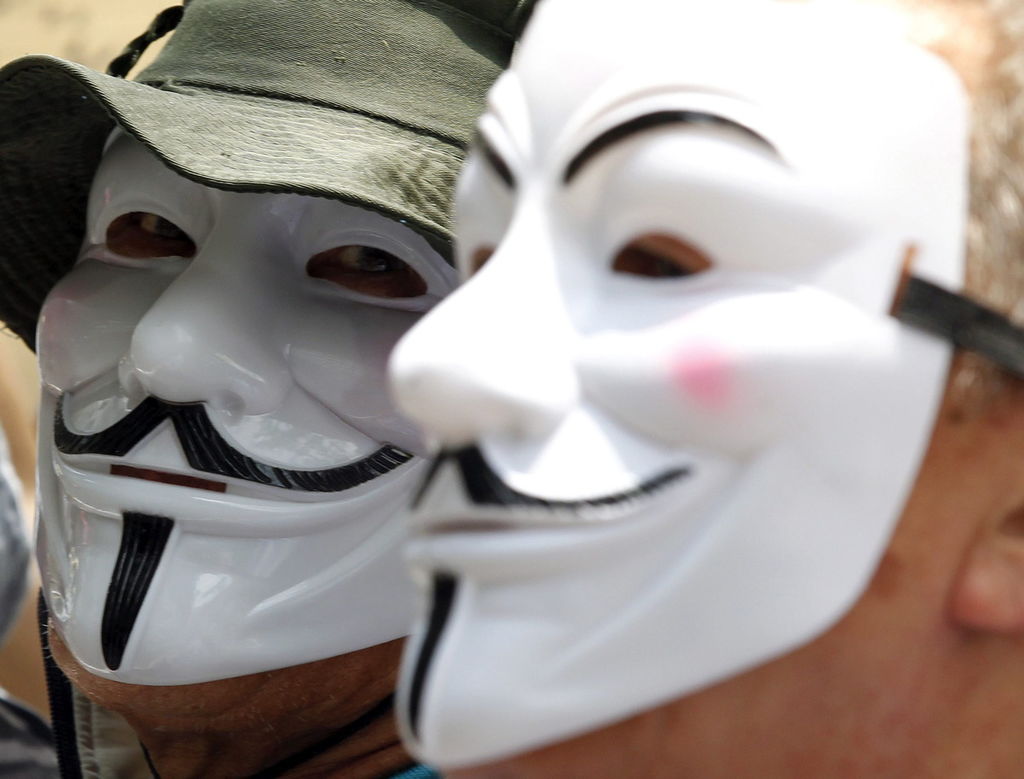 Anonymous amenaza con revelara por que el exministro de Asuntos Exteriores de Canadá John Baird 'dimitió repentinamente' el pasado 3 de febrero. (ARCHIVO)