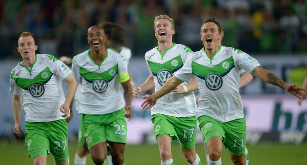 Luego de empatar en forma agónica en el último minuto, el club Wolfsburgo consiguió la Supercopa de Alemania, el primer título de la temporada. (EFE)