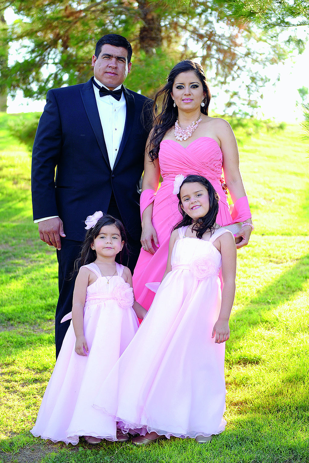   Vicente Molina y Vanessa Mazzoco de Molina con sus hijas, Jimena y María Emilia.

