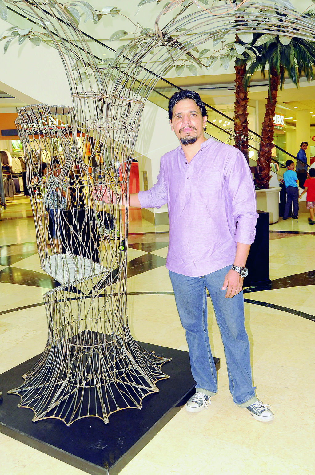   José Luis Ponce Díaz presentó hace unos días la exposición escultórica 'El árbol'.
