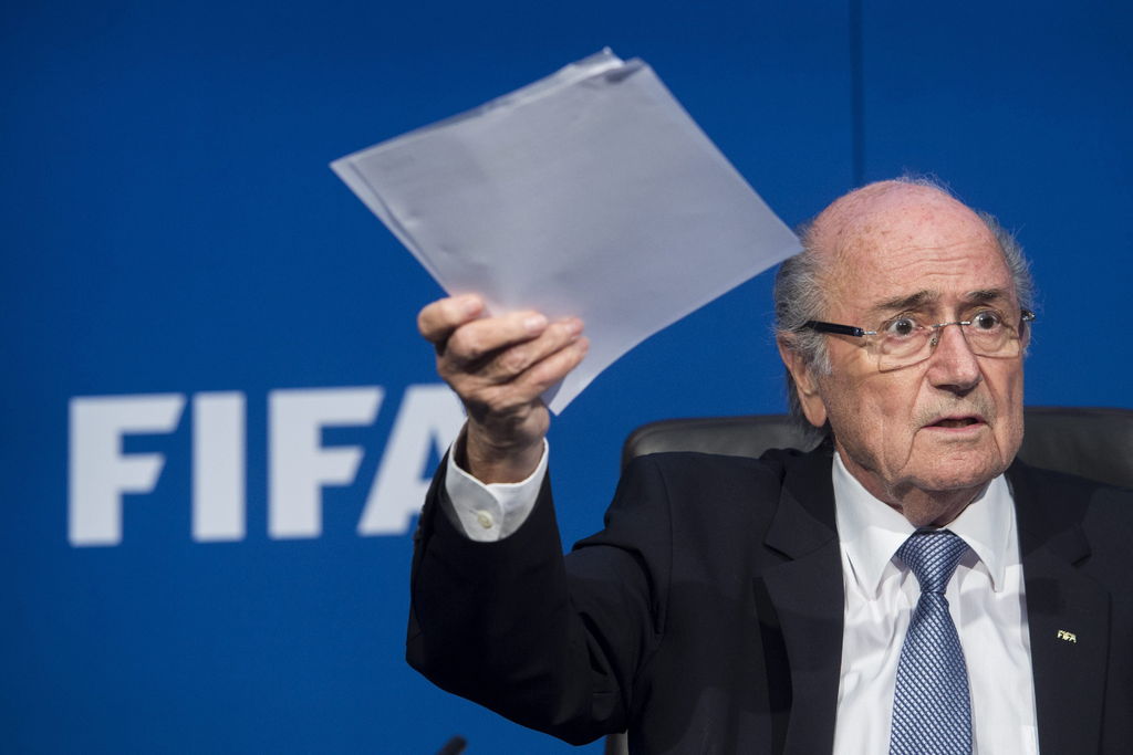 El todavía presidente de la FIFA, Joseph Blatter, dejará su cargo en el Comité Olímpico Internacional. (EFE)