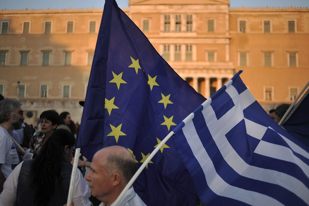 El rescate debe quedar sellado antes del 20 de agosto para que Atenas pueda pagar al BCE una deuda de tres mil 500 millones de euros (unos tres mil 900 millones de dólares) que vence ese día. (ARCHIVO)