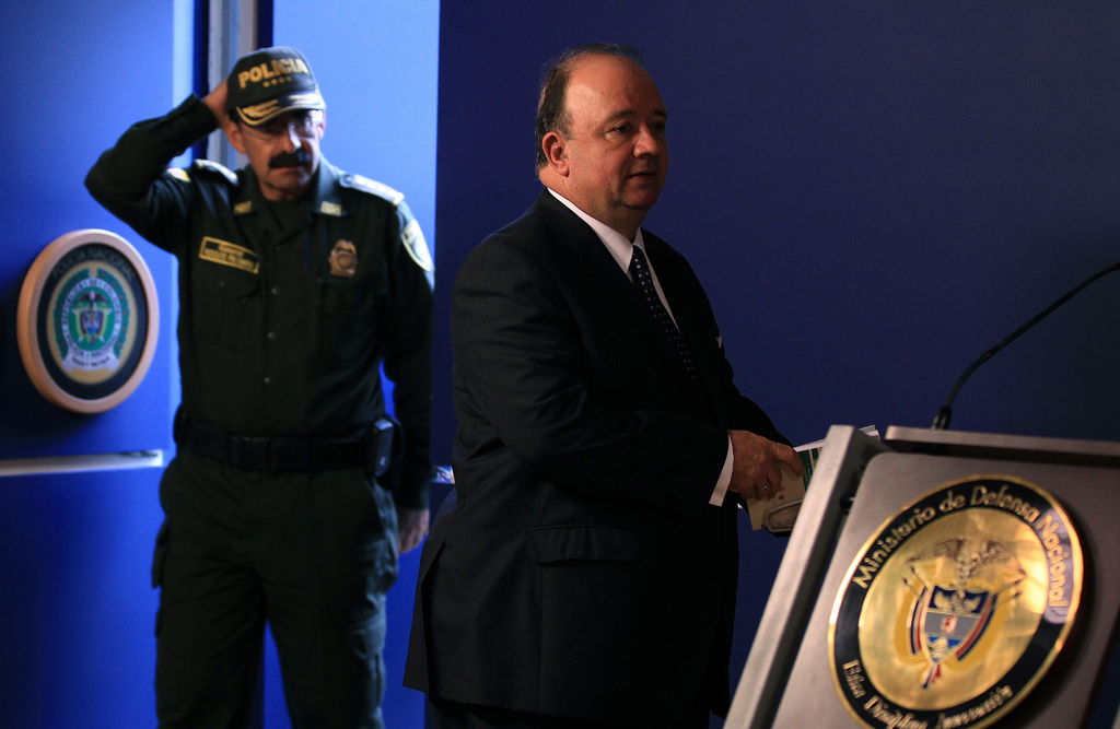 Explicación.  El ministro de Defensa, Luis Carlos Villegas, ofrece una rueda de prensa.